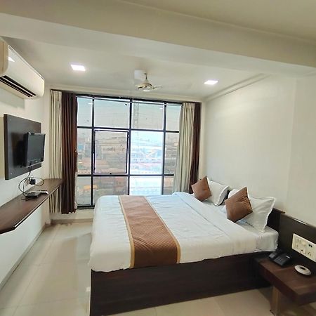 Hotel Palm Residency أحمد أباد المظهر الخارجي الصورة