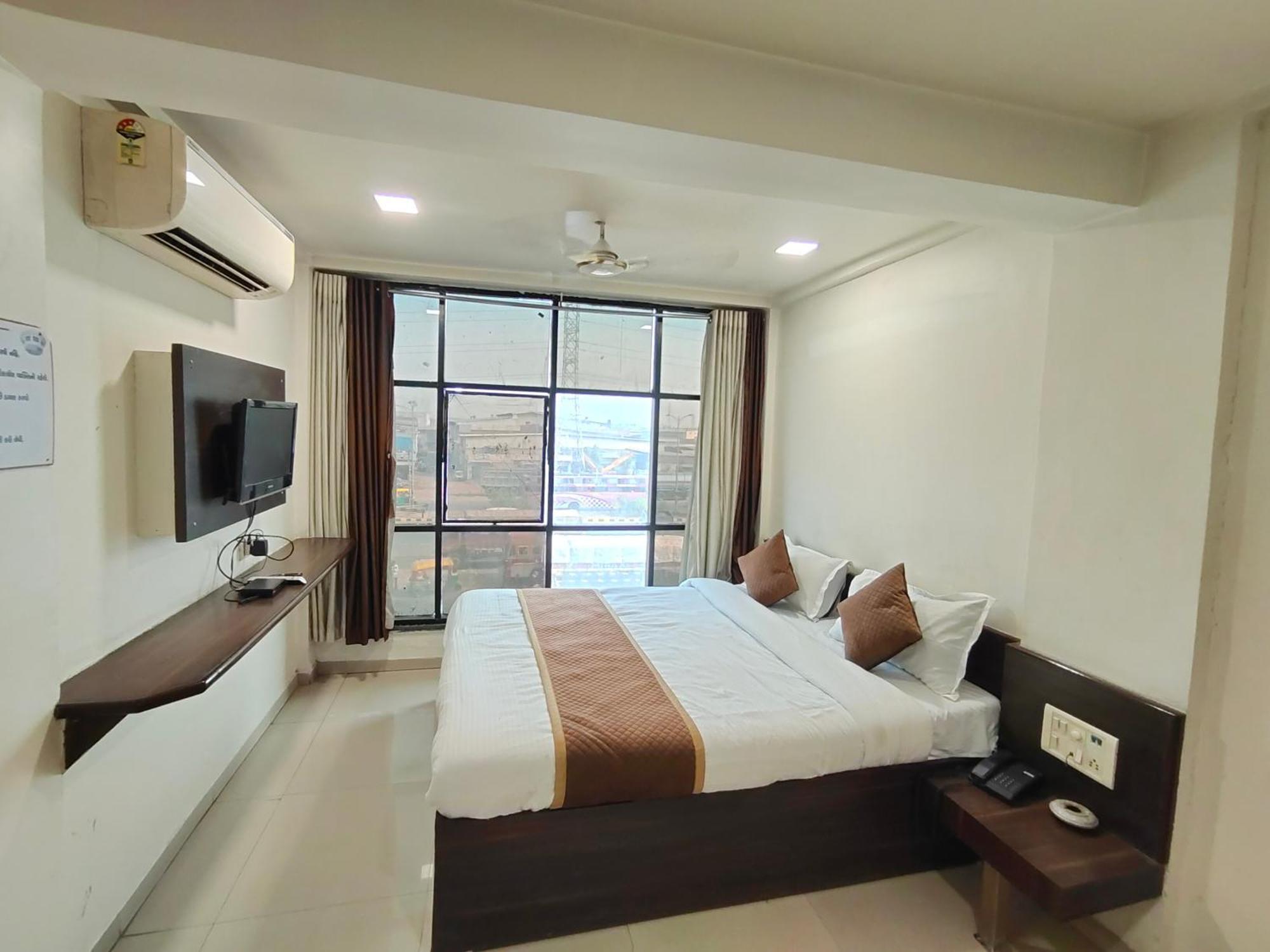 Hotel Palm Residency أحمد أباد المظهر الخارجي الصورة