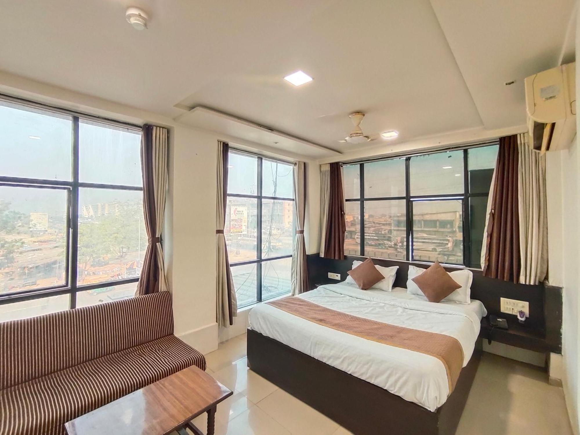 Hotel Palm Residency أحمد أباد المظهر الخارجي الصورة