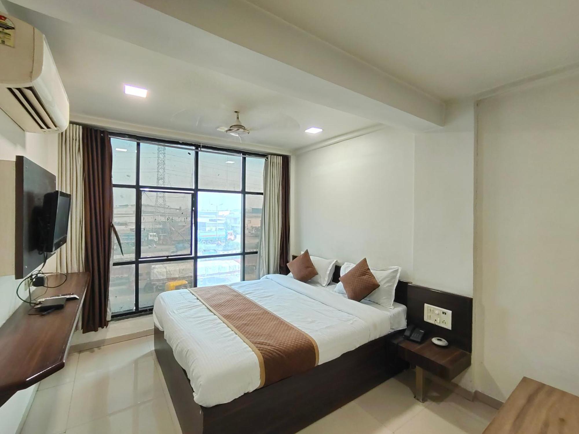 Hotel Palm Residency أحمد أباد المظهر الخارجي الصورة